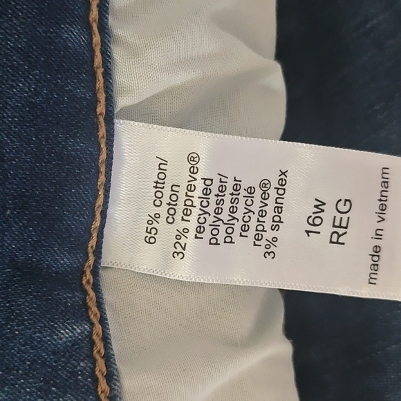 Maurices Medium Wash Mid-Rise Factory Distressed Jeans - Picture 11 of 15
